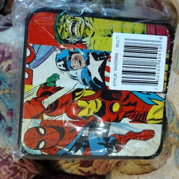 Captain America Trifold Wallet - Picture 6 of 6